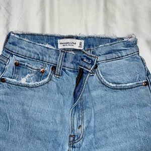 Abercrombie & Fitch High Rise Mom Jeans